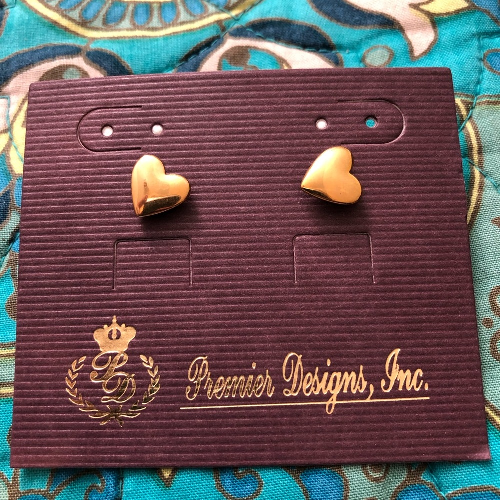 Premier Designs Heart Studs